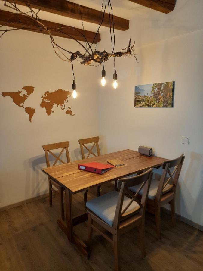 Studio Chez Un Vigneron Au Village Au 2Eme Etage Sans Ascenseur Villeneuve Esterno foto